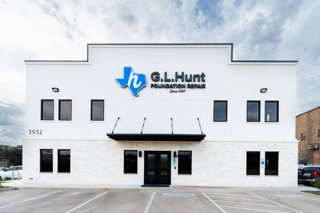 G.L. Hunt headquarters, 3932 Benbrook Hwy